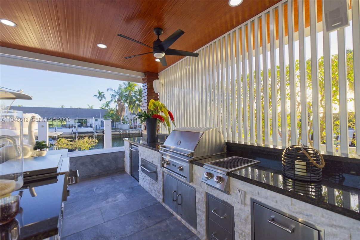 Exterior, Outdoor Kitchen, Water