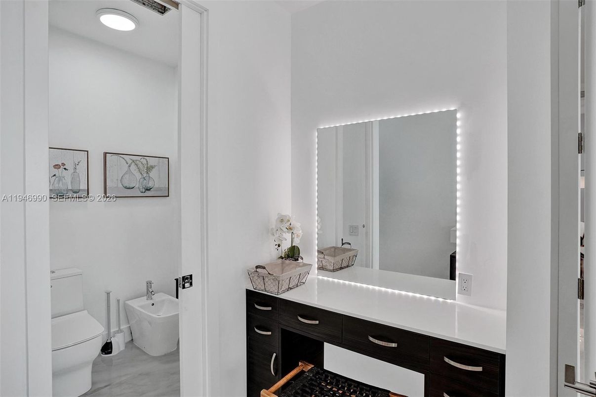 Bathroom, Interior, Recessed Lighting