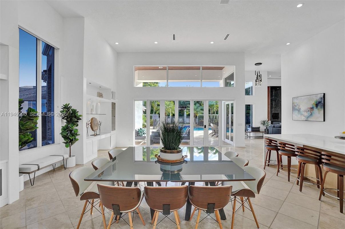 Dining room, Interior, Pendant Lights, Recessed Lighting