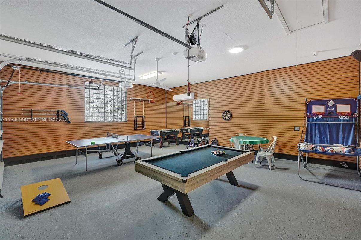 Billiard Table, Game Room, Interior, Recessed Lighting