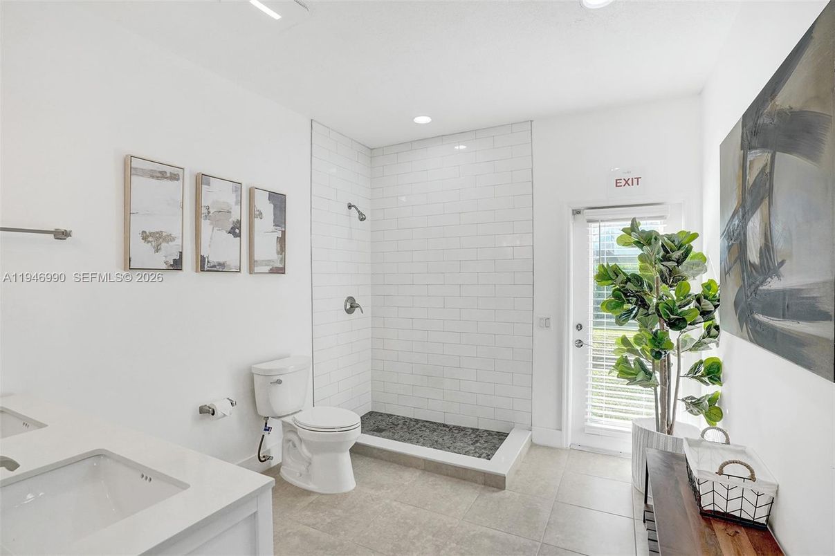 Bathroom, Interior, Recessed Lighting