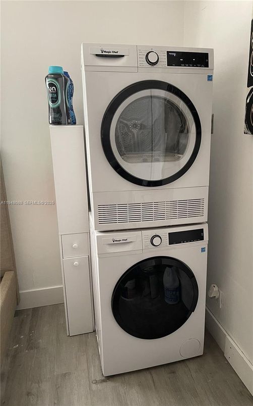 Interior, Utility Closets, Washer, Wood Texture Flooring