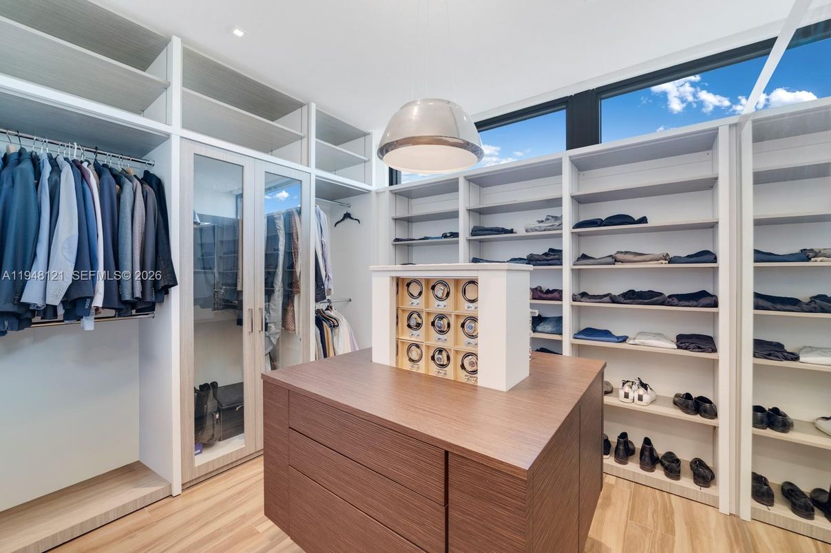 Interior, Pendant Lights, Recessed Lighting, Walk-in Closets, Wood Texture Flooring