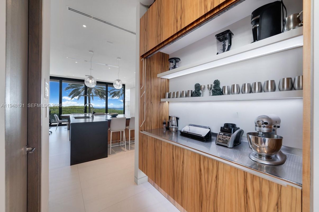 Dining room, Interior, Pendant Lights, Recessed Lighting, Water