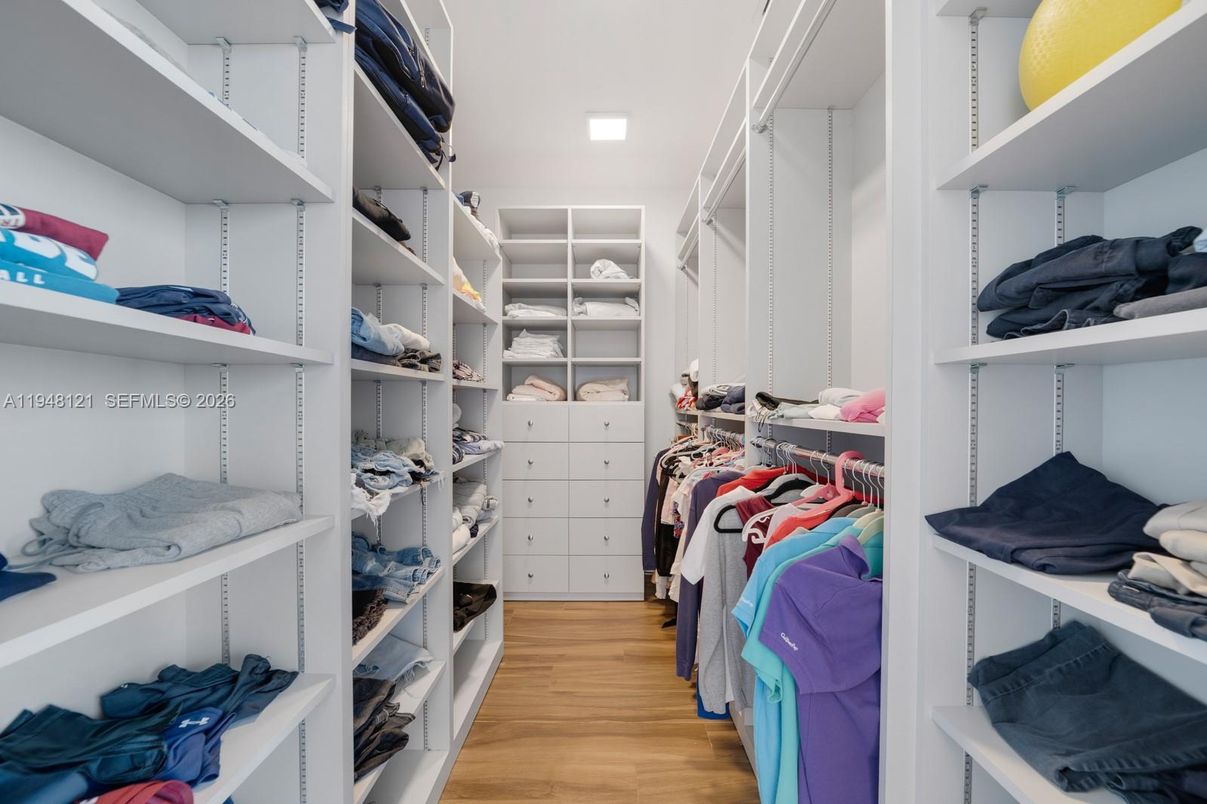 Interior, Walk-in Closets, Wood Texture Flooring
