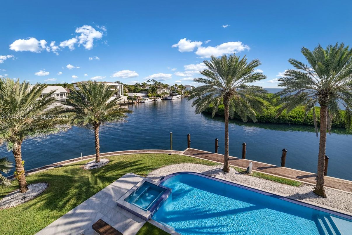 Exterior, Pool, Water