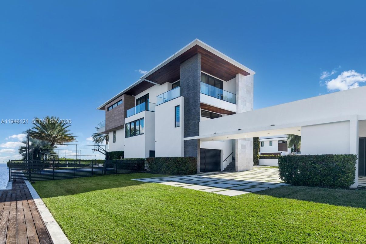 Backyard, Exterior, Facade, Modern