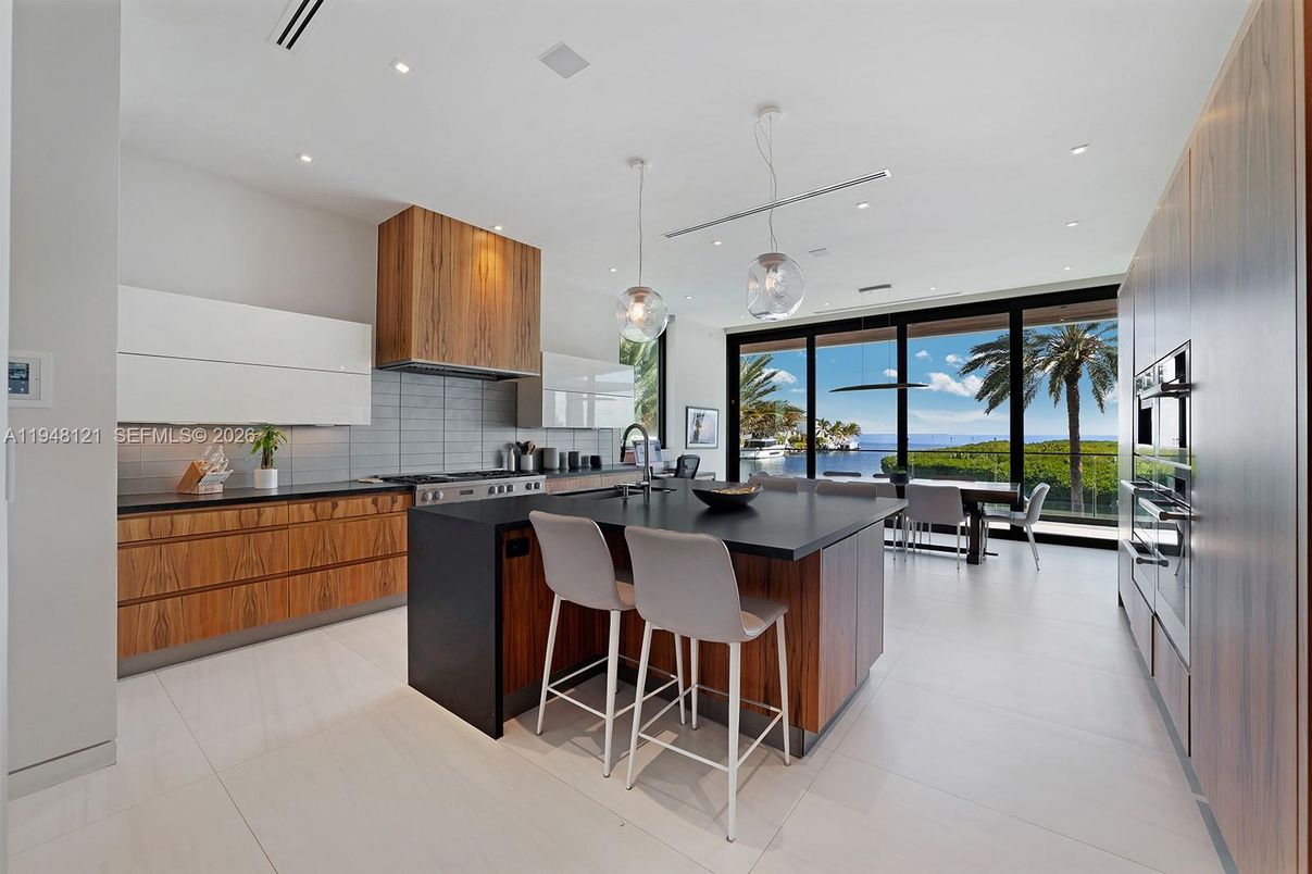 Dining room, Interior, Kitchen, Pendant Lights, Recessed Lighting, Stainless Steel Appliances, Water