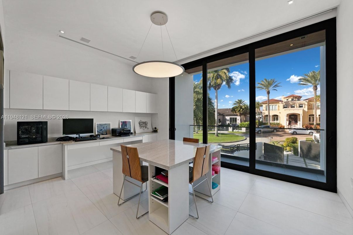Dining room, Interior, Living room, Pendant Lights, Recessed Lighting