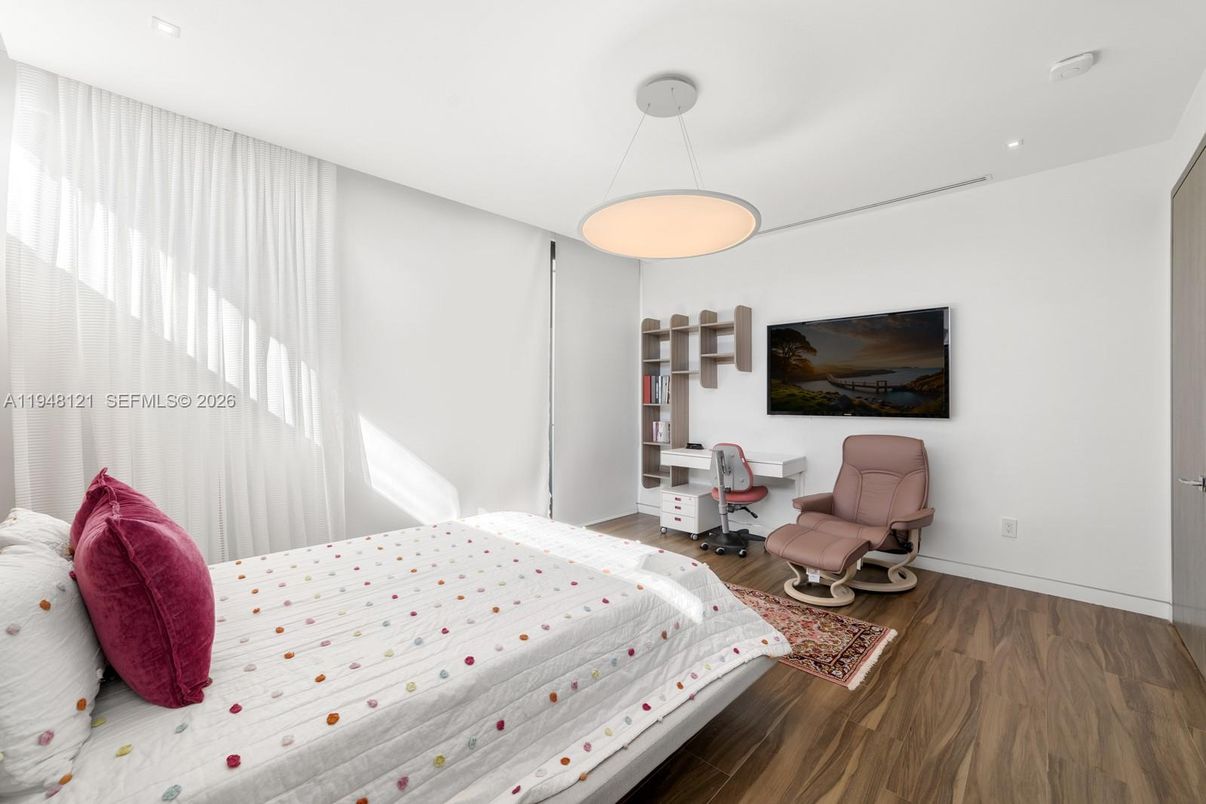 Bedroom, Home Office, Interior, Pendant Lights, Recessed Lighting, Wood Texture Flooring