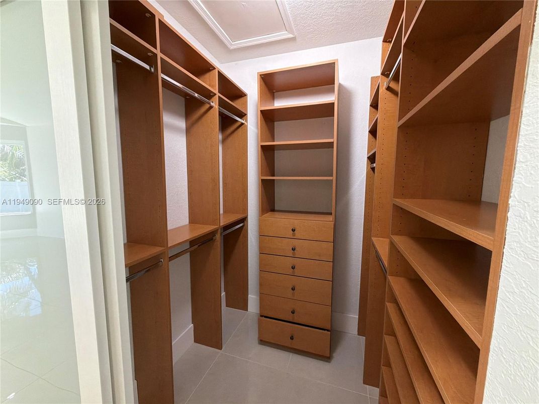 Interior, Walk-in Closets
