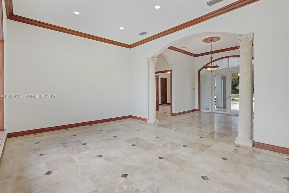 Empty room, Interior, Pendant Lights, Recessed Lighting