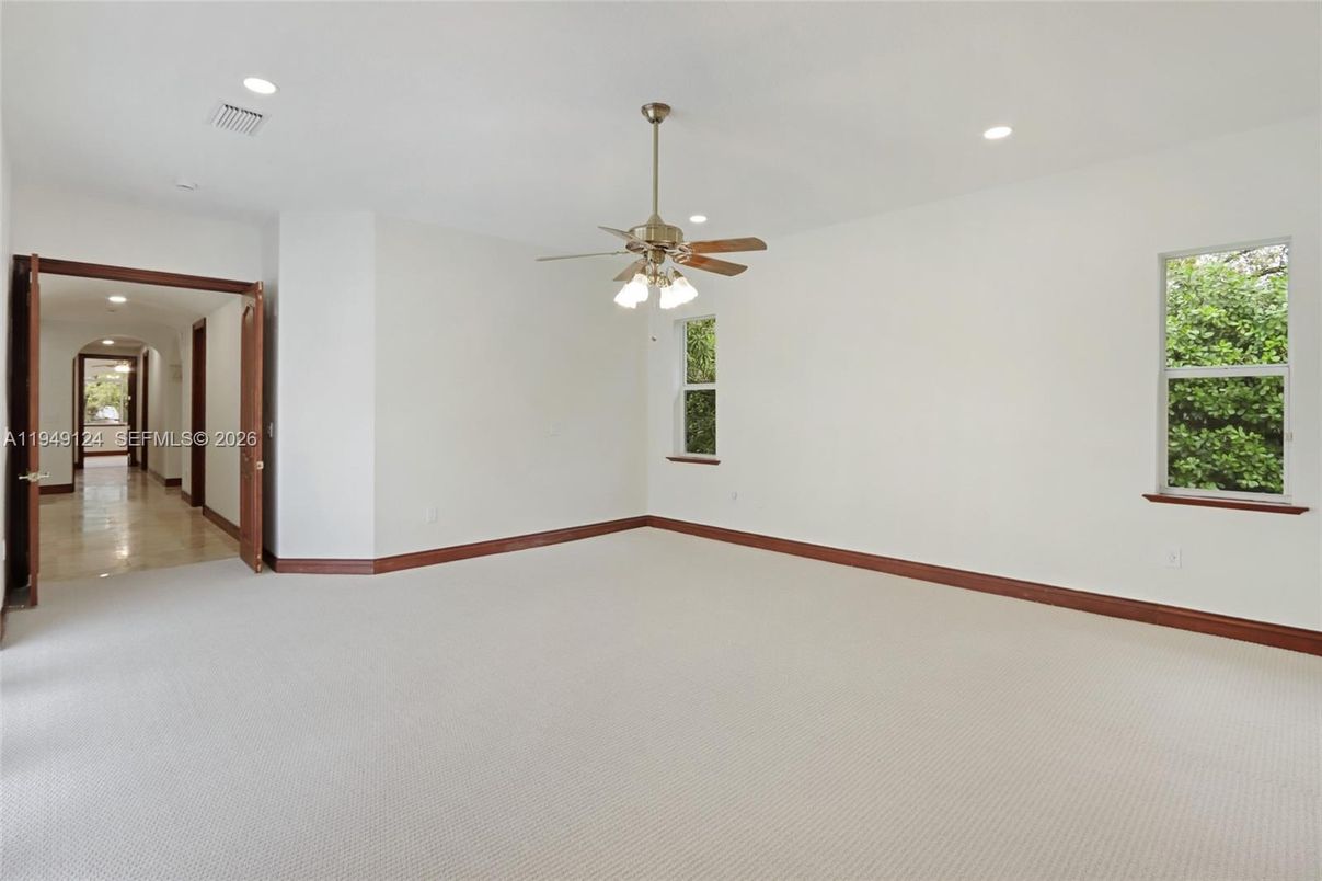 Empty room, Interior, Recessed Lighting