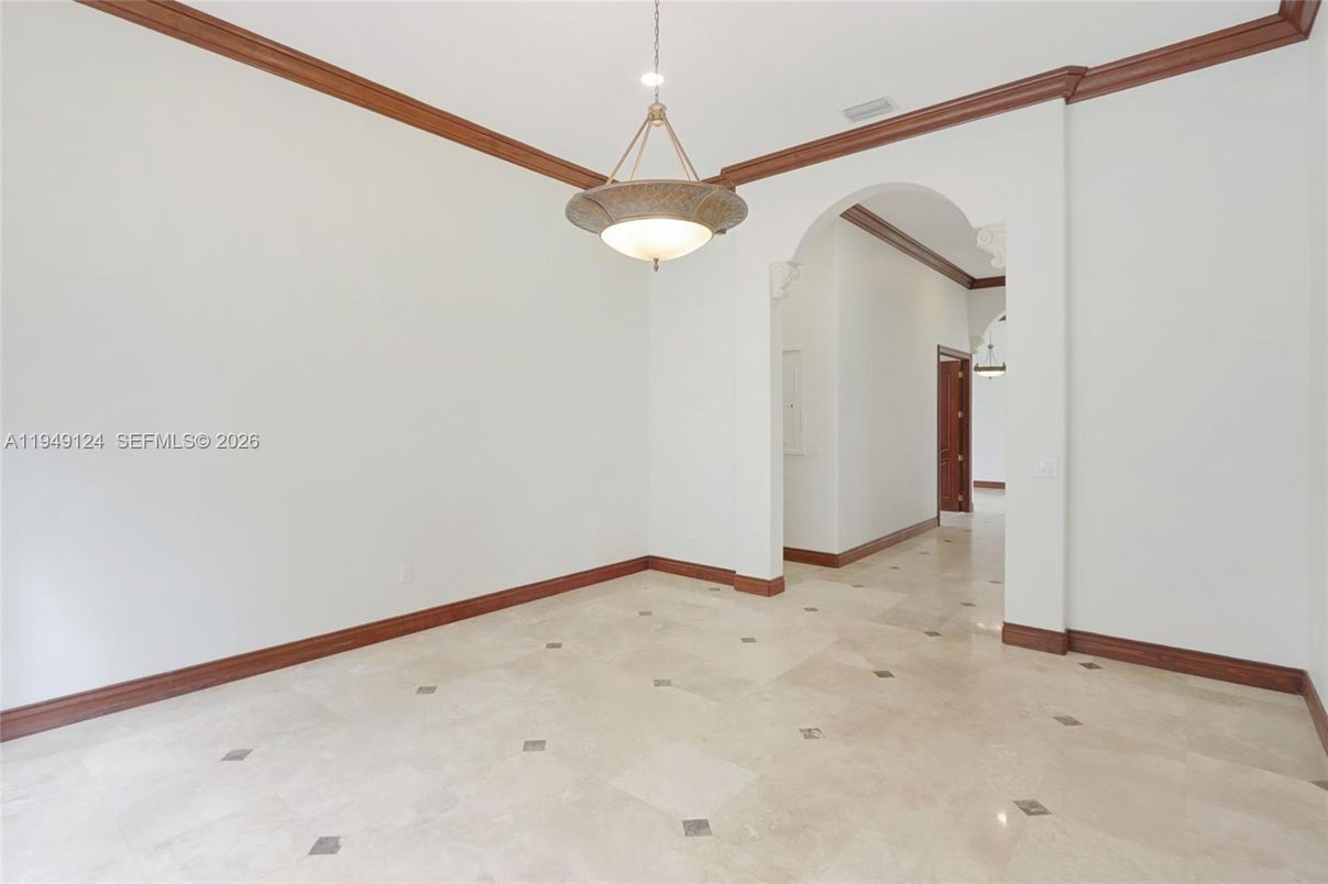 Empty room, Interior, Pendant Lights