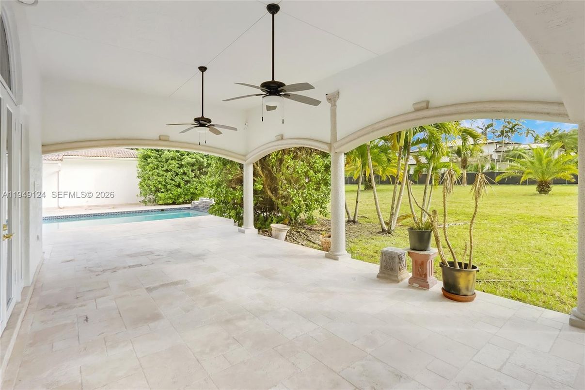 Interior, Pool, Sun Room