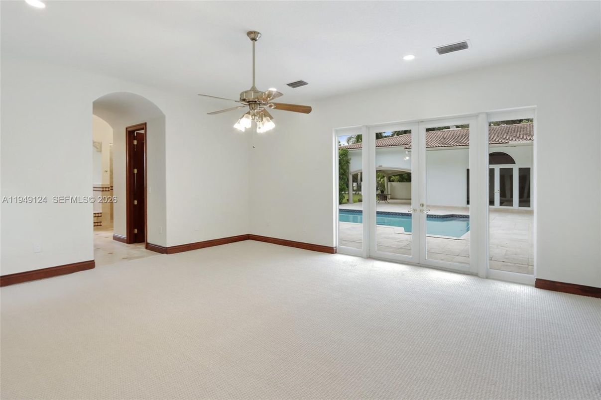 Empty room, Interior, Recessed Lighting