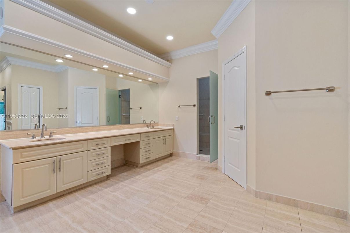 Bathroom, Dual Sink Vanities, Interior, Recessed Lighting