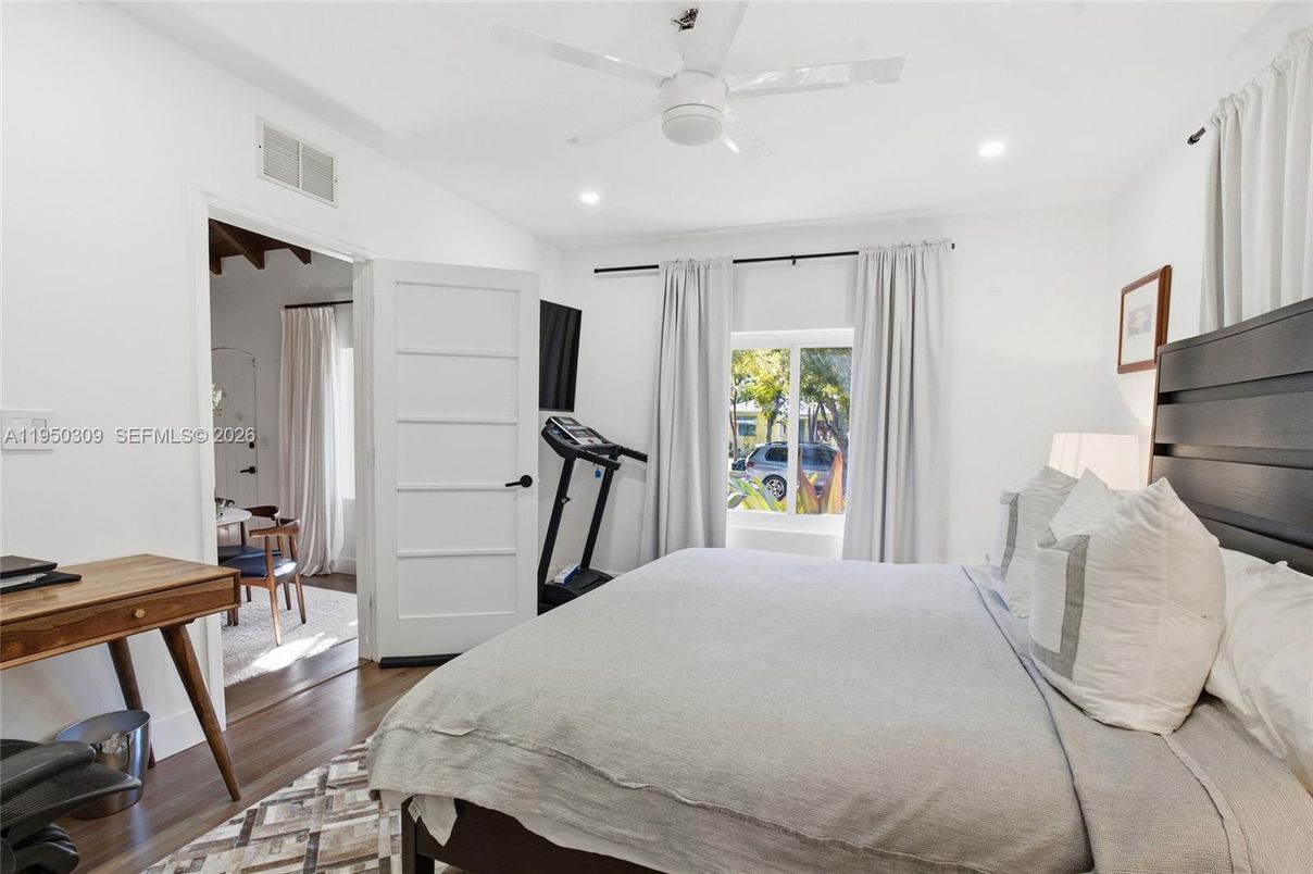 Bedroom, Fitness Equipment, Interior, Recessed Lighting, Wood Texture Flooring