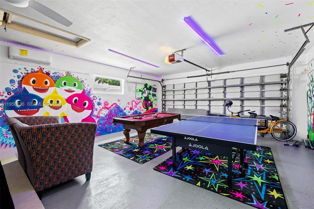 Billiard Table, Game Room, Garage, Interior