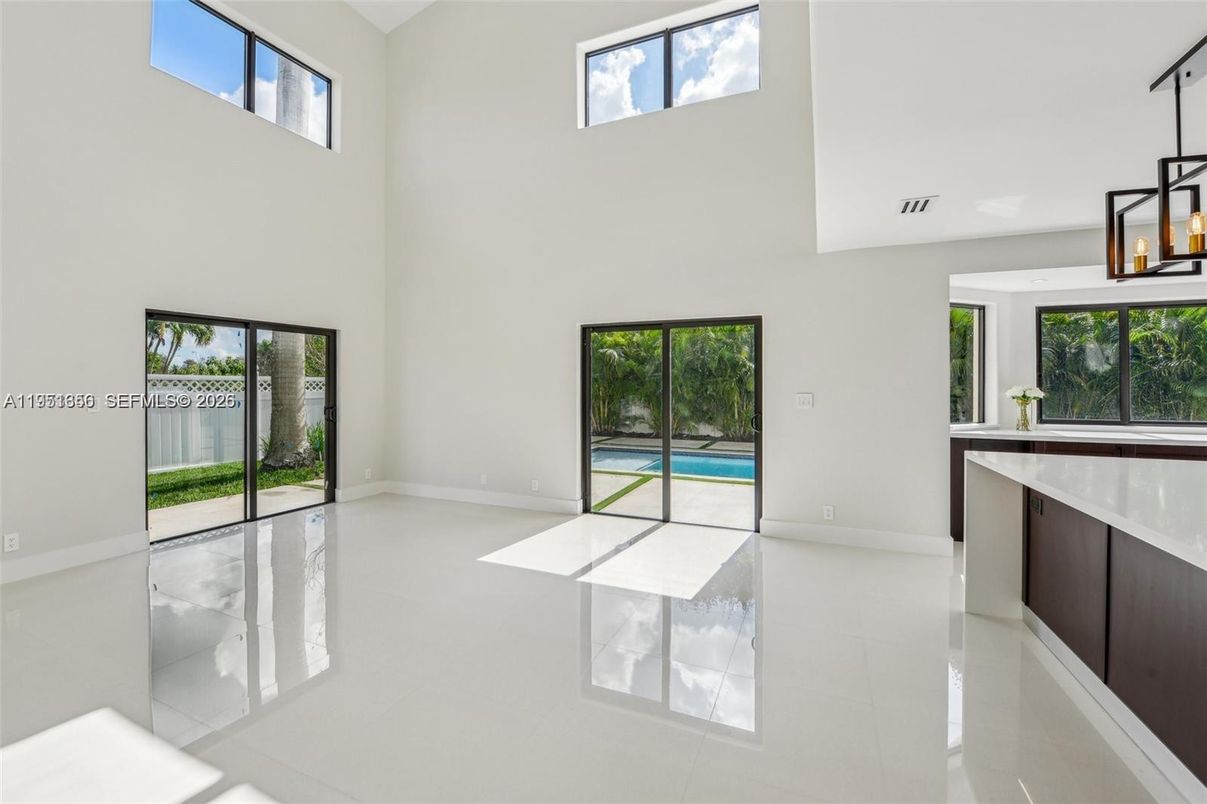 Empty room, Interior, Pendant Lights