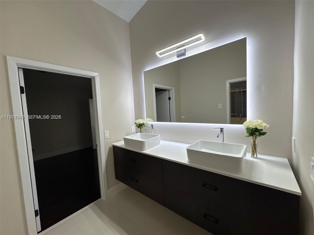 Bathroom, Dual Sink Vanities, Interior