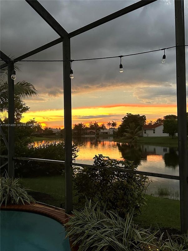 Exterior, Glass Ceilings, Pool, Sun Room, Water