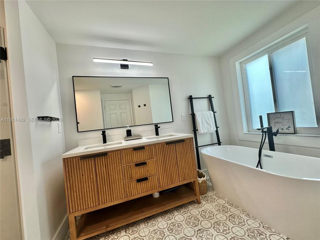 Bathroom, Dual Sink Vanities, Free Standing Baths, Interior