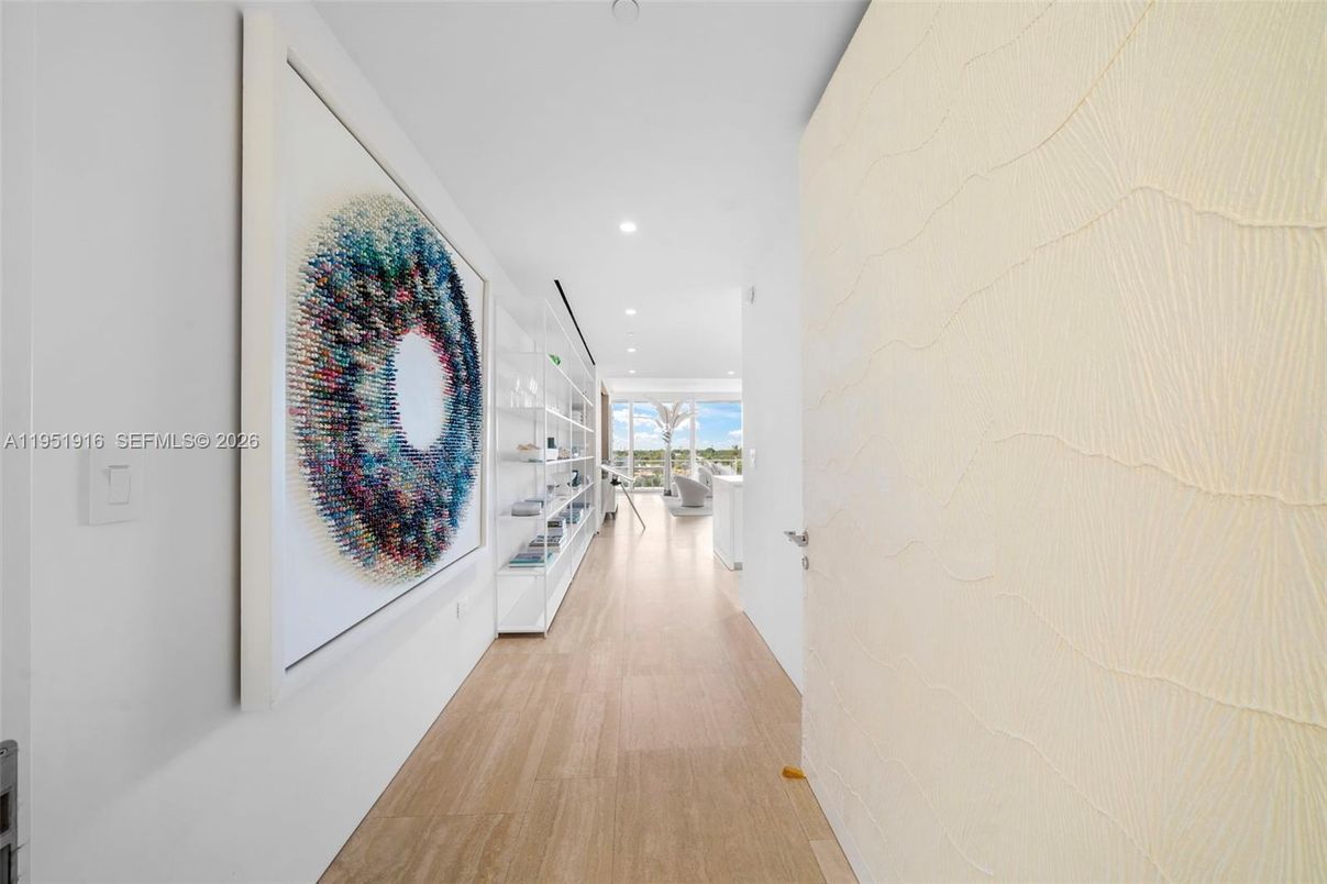 Interior, Recessed Lighting, Wood Texture Flooring