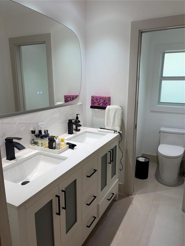 Bathroom, Dual Sink Vanities, Interior