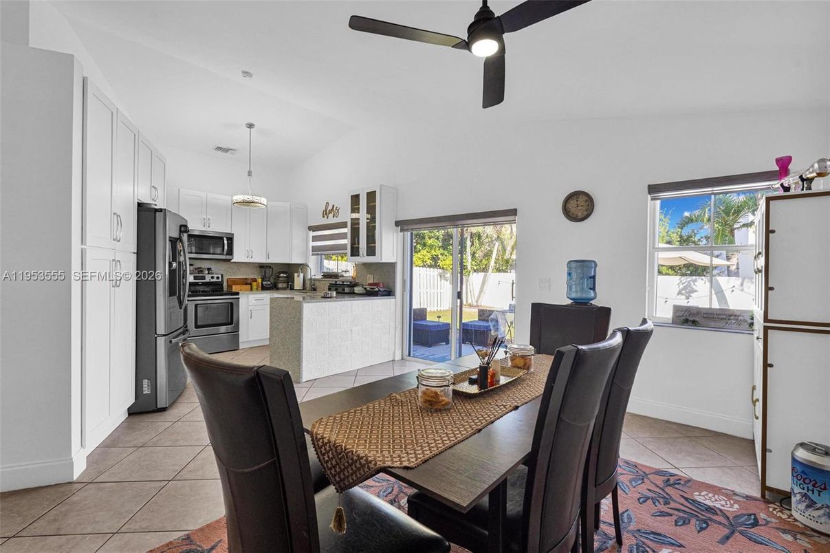 Dining room, Interior, Kitchen, Pendant Lights, Stainless Steel Appliances