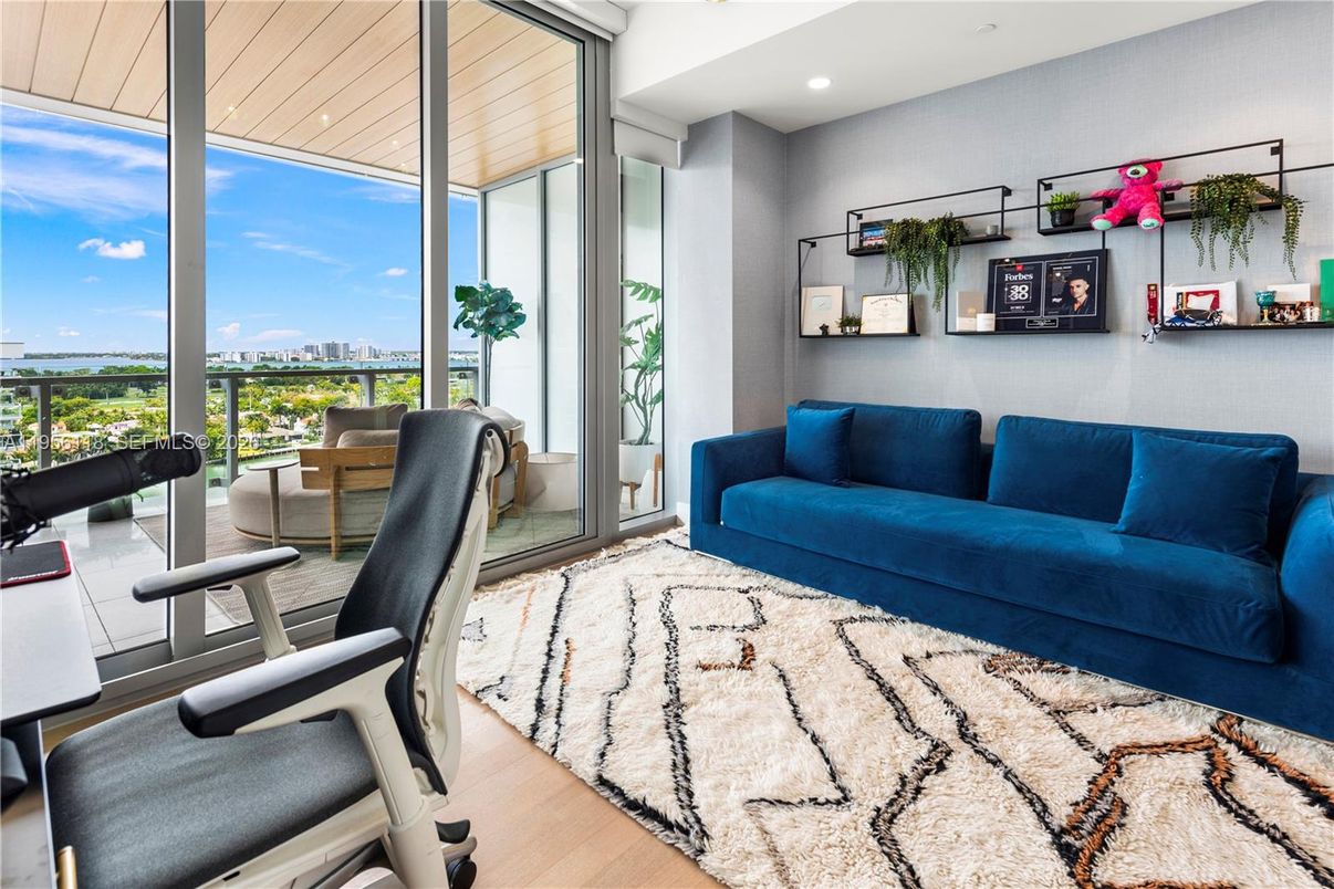 Interior, Living room, Recessed Lighting, Water, Wood Texture Flooring