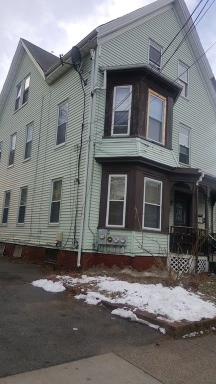 Exterior, Facade, Rowhouse