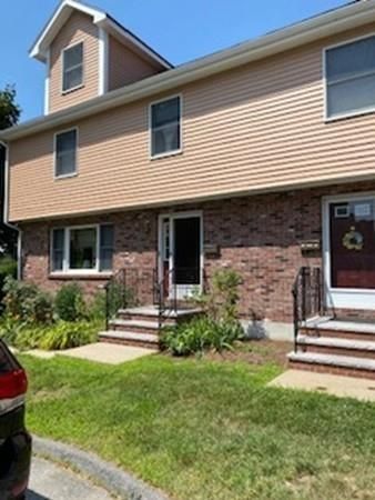 Exterior, Facade, Brick Facade, American Foursquare