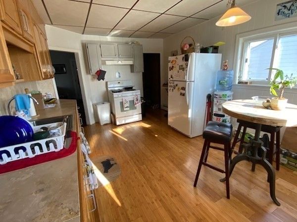 Dining room, Interior, Kitchen, Pendant Lights, Wood Texture Flooring