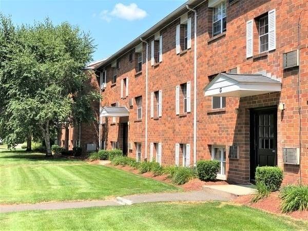 Exterior, Facade, Brick Facade, Rowhouse