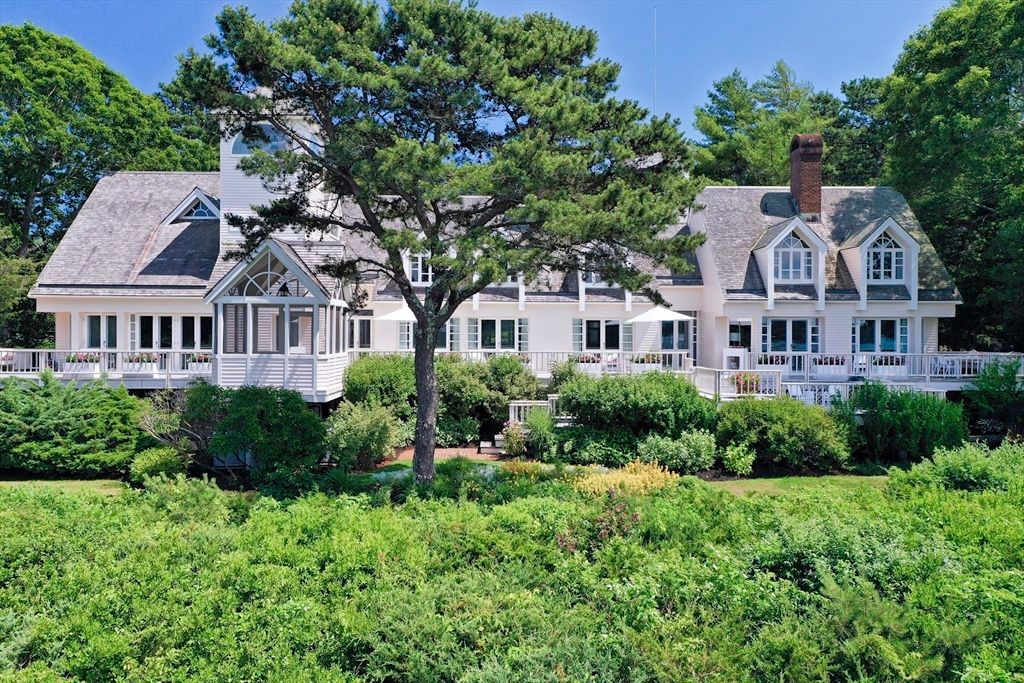 Backyard, Exterior, Facade, Queen Anne Victorian