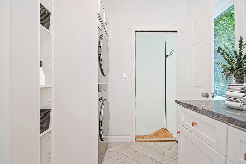 Interior, Utility Closets, Washer, Wood Texture Flooring