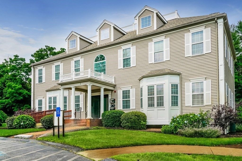 Exterior, Facade, Georgian