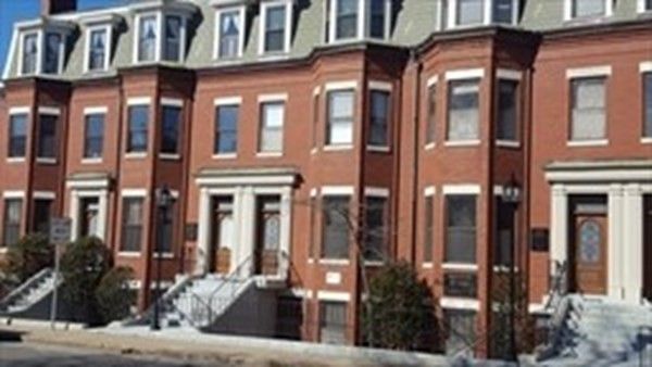 Exterior, Facade, Brick Facade, Rowhouse