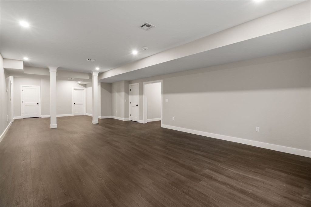 Empty room, Interior, Recessed Lighting, Wood Texture Flooring