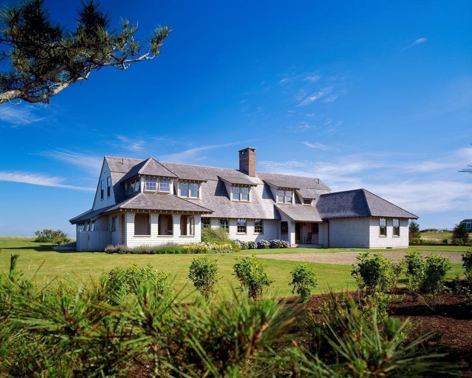 Backyard, Exterior, Facade, Queen Anne Victorian