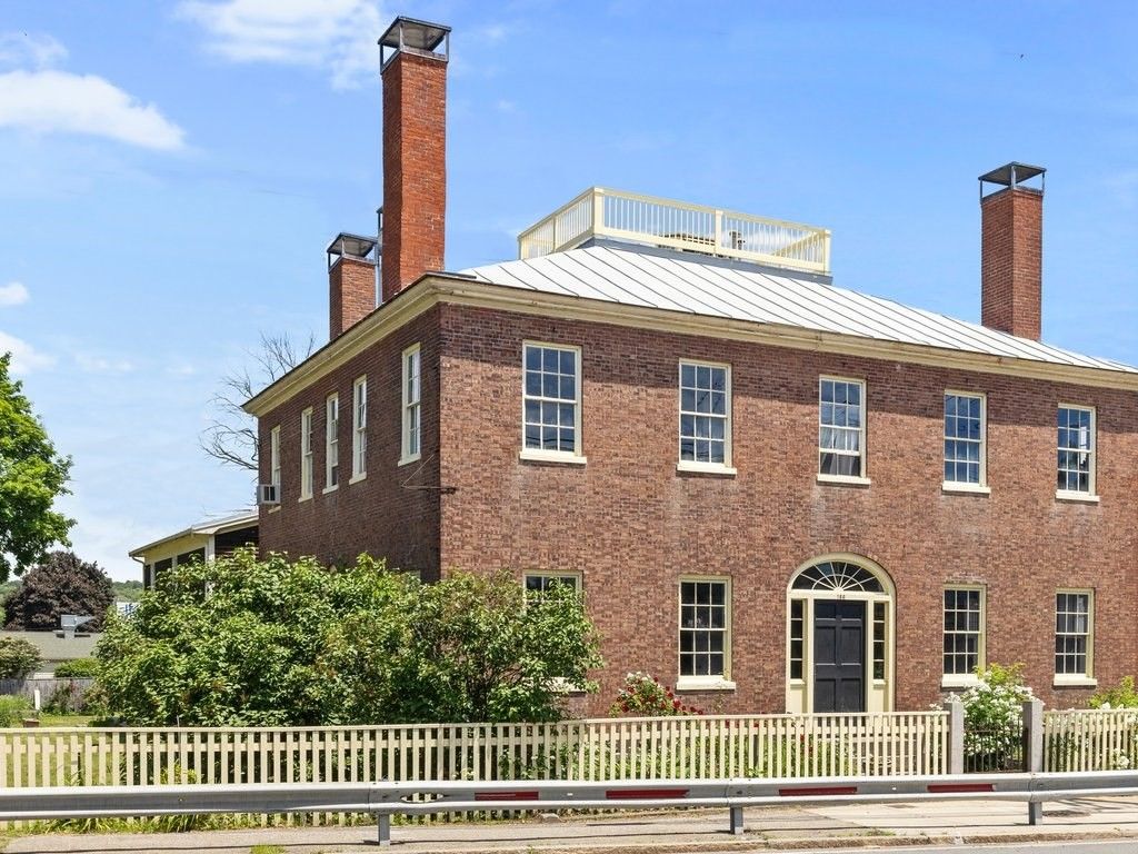 Exterior, Facade, Brick Facade, Georgian