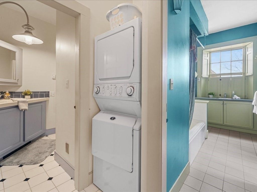 Bathroom, Interior, Pendant Lights, Utility Closets, Washer