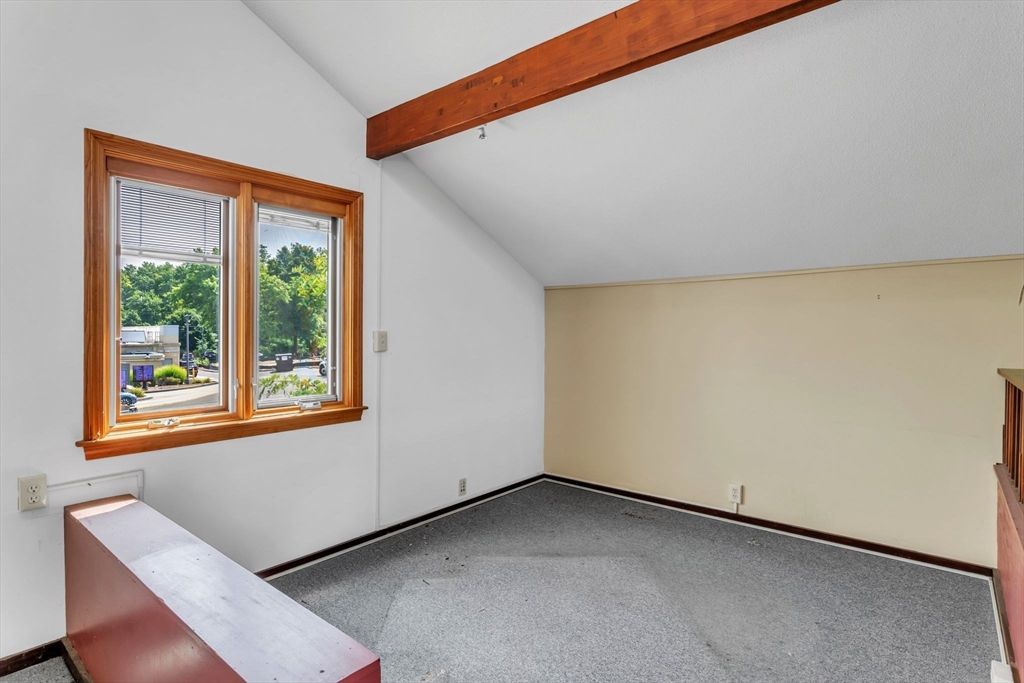 Empty room, Interior, Wooden Beams