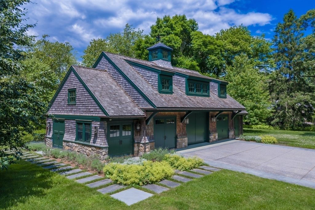 Exterior, Facade, Cape Cod