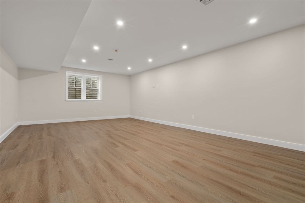 Empty room, Interior, Recessed Lighting, Wood Texture Flooring