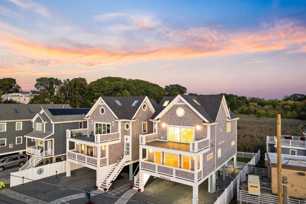 Exterior, Facade, Rowhouse