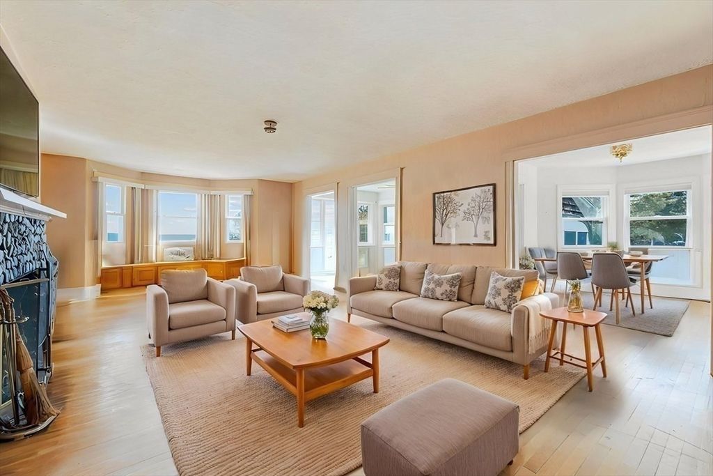 Dining room, Interior, Living room, Wood Texture Flooring