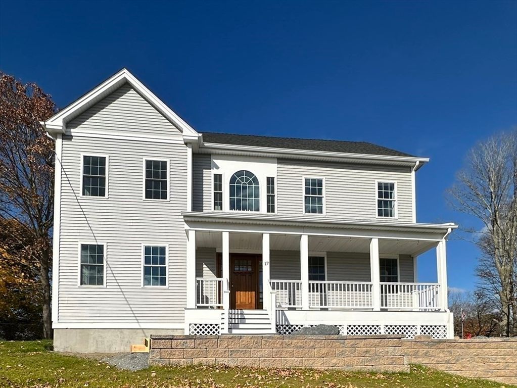 Exterior, Facade, Farmhouse