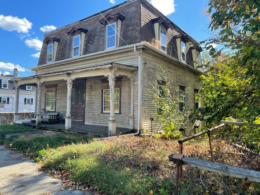 Exterior, Facade, Queen Anne Victorian